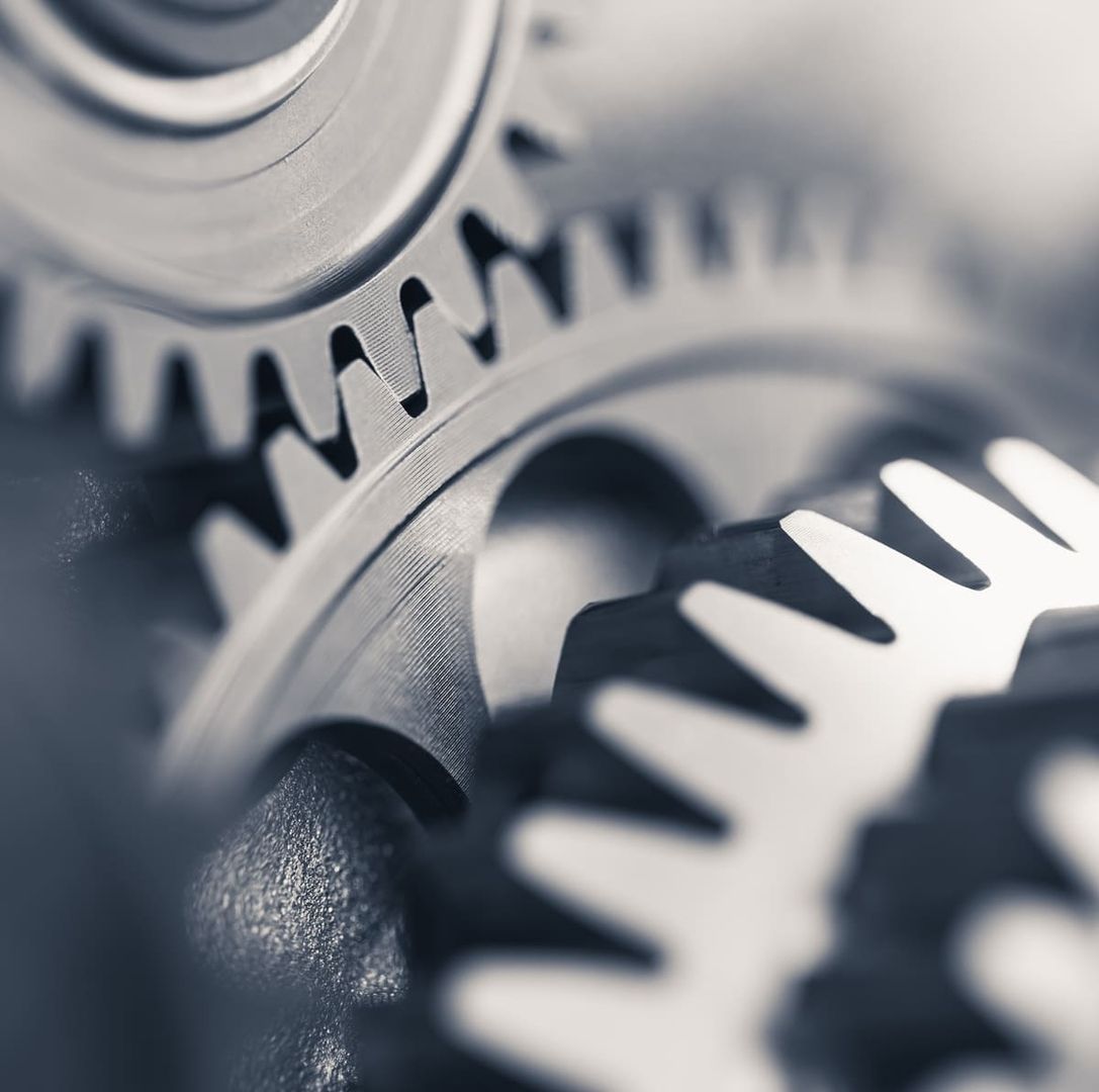 Detailaufnahme von Metallteilen aus der Industrie